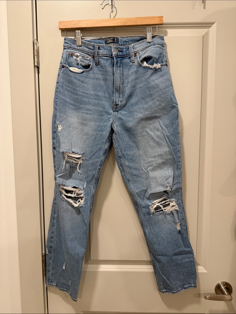 Abercrombie & Fitch Light Blue Ultra High-Rise Mom Jeans 29/8